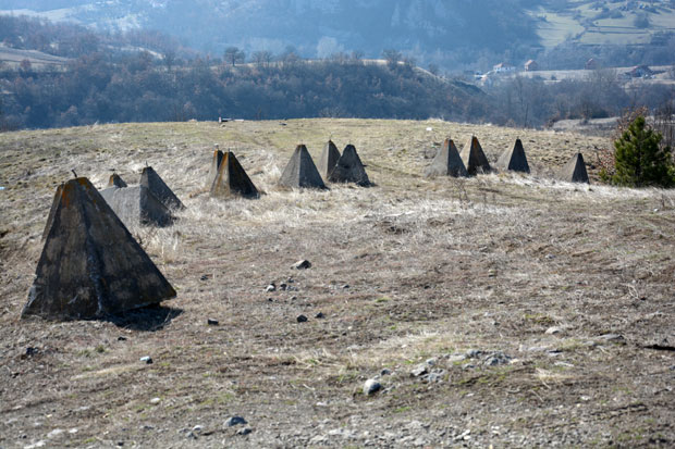 КФОР ПРЕЛАЗИО ЗАМИШЉЕНУ ЛИНИЈУ: Срби стрепе од нових упада